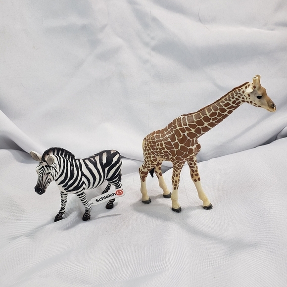 Schleich PVC Figures Giraffe Zebra Realistic Safari Female - Picture 1 of 11